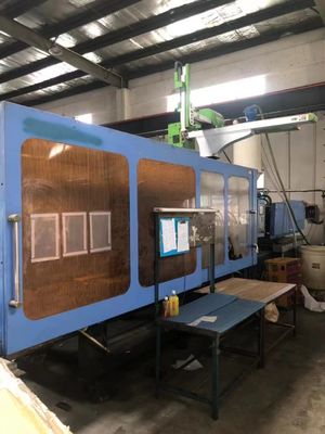 Servoによって使用されるプラスチック注入の成形機380tonの横の注入の成形機